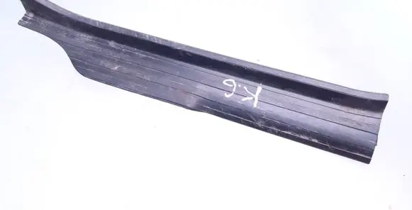 Volkswagen PASSAT B2 Rear sill trim cover 323853805A