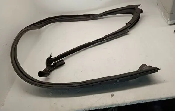 Bentley Continental Front door rubber seal 3W8867367
