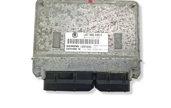 Skoda Fabia Mk1 (6Y) Engine control unit/module 047906033E 5WP4420210