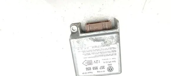 Volkswagen PASSAT B4 Airbag control unit/module 357959656