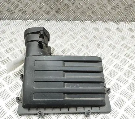 Volkswagen Tiguan Air filter box cover 5Q0129607AA 5Q0129601BP