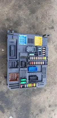 Citroen C4 Cactus Comfort/convenience module 9819851480