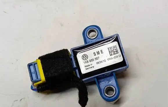 Volkswagen Scirocco Airbag deployment crash/impact sensor 1K8955557S8 1K8955557