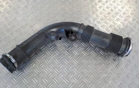 Volvo S90, V90 Turbo air intake inlet pipe/hose 31657341