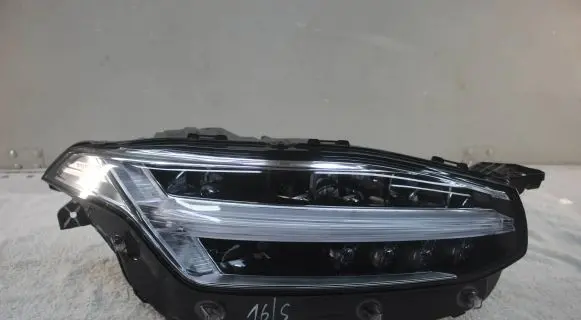 Volvo XC90 Headlight/headlamp 31655703 89915180