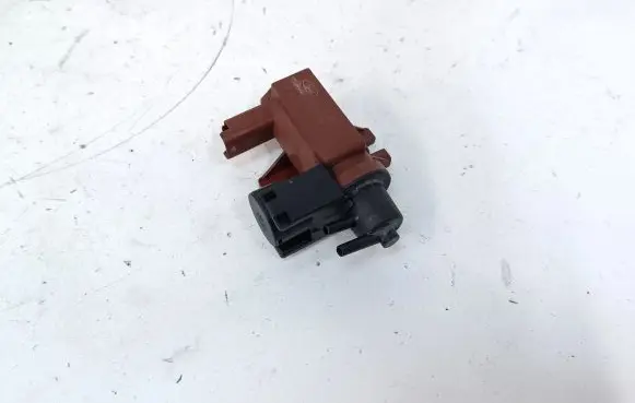 Ford Kuga I Turbo solenoid valve 6G9Q9E882CA 70177100