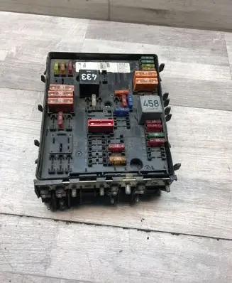 Volkswagen Touran I Fuse module 1K0937124H 015345021