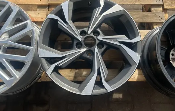 Audi A3 8Y R18 alloy rim 8Y0601025H
