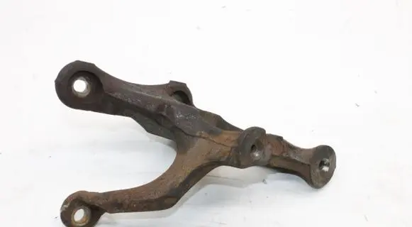 Peugeot RCZ Engine mounting bracket 9687262980