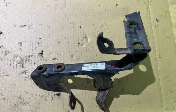 Land Rover Range Rover L322 Radiator mount bracket 7H42-8005-CB