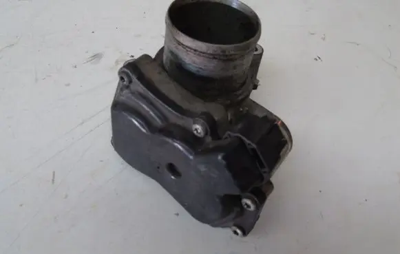 Renault Scenic III - Grand scenic III Throttle valve 8200754913