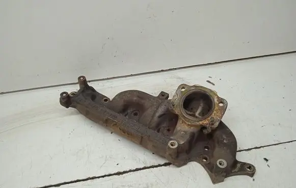 Volvo V70 Exhaust manifold 9207688