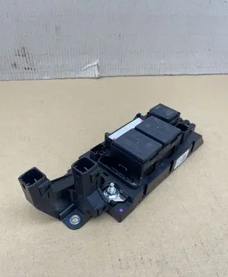 Lexus GS 250 350 300H 450H Relay mounting block G92Z153010 6F300685