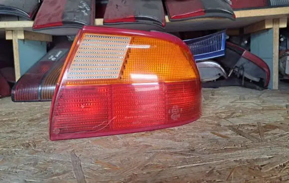 Ford Mondeo MK I Rear/tail lights 1666616 93BG13N004AB 93BG13N004