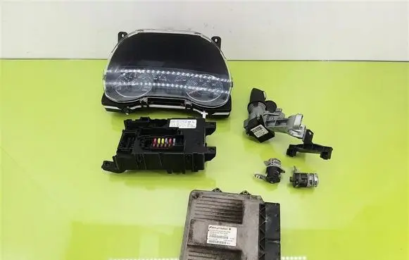 Fiat Grande Punto Engine ECU kit and lock set 