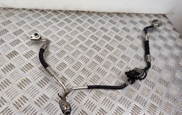Audi Q7 4M Air conditioning (A/C) pipe/hose 8R0260696A