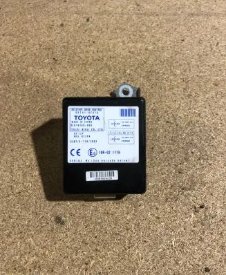 Toyota Corolla Verso E121 Door control unit/module 897410F010 61B168000