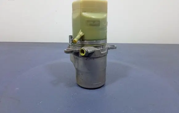 Ford Focus C-MAX Power steering pump 3M513K514