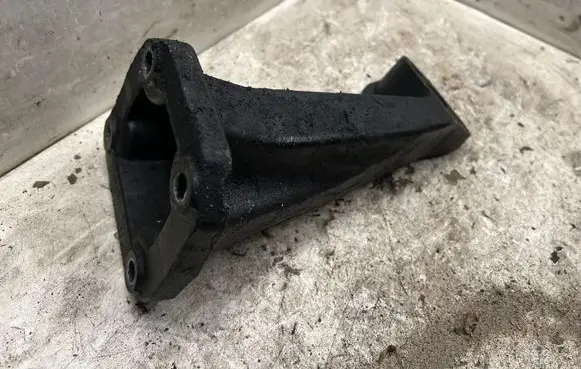 BMW X5 E53 Engine mounting bracket 6761564