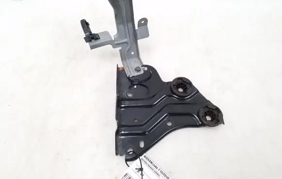 Nissan Juke I F15 Air filter cleaner box bracket assembly 