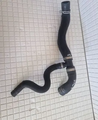 Coolant pipe/hose