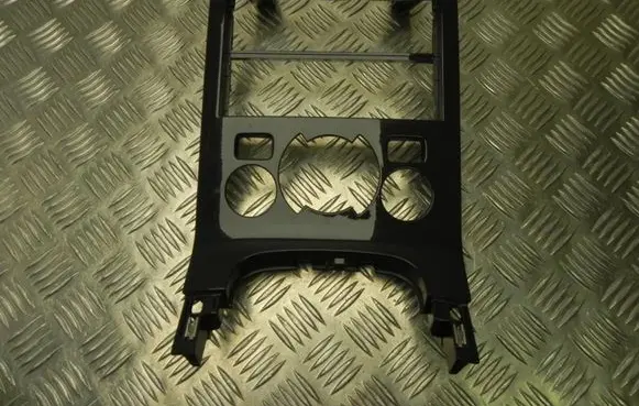 Radio/GPS head unit trim