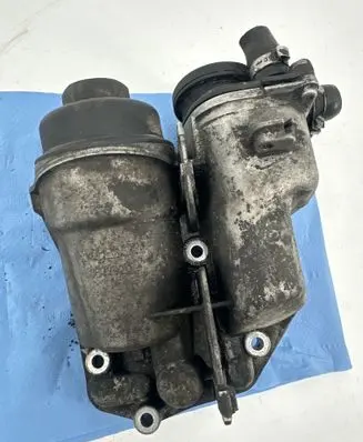 Volvo XC90 Oil filter mounting bracket 30677920