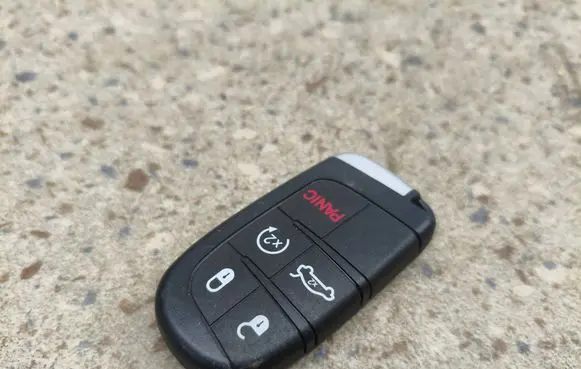 Chrysler Pacifica Ignition key/card 