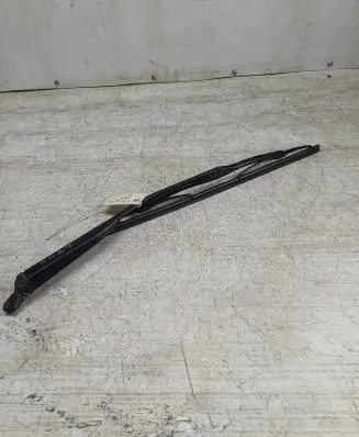 Rear wiper blade arm