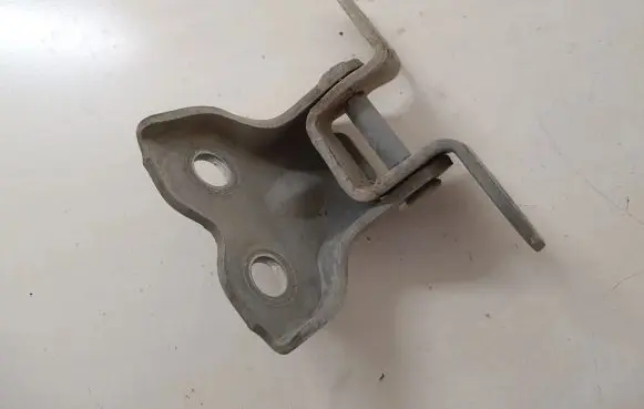 Toyota Land Cruiser (HDJ90) Front door lower hinge 