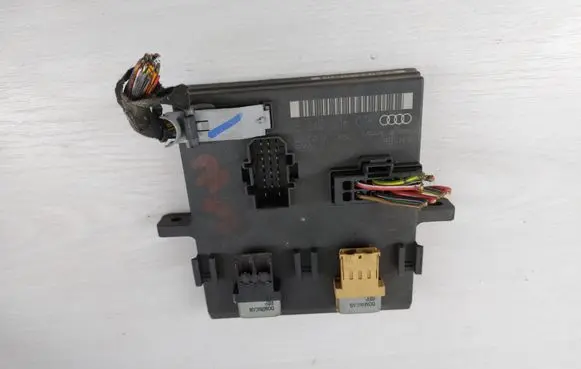 Audi A4 S4 B6 8E 8H Comfort/convenience module 8E0907279E