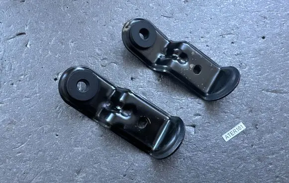 Nissan Terrano Fender mounting bracket 631820X800 631830X800