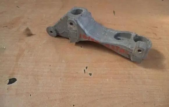 Seat Ibiza IV (6J,6P) Engine mounting bracket