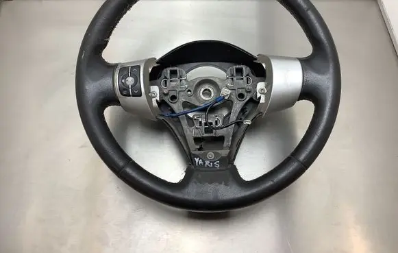 Toyota Yaris Steering wheel 305460899
