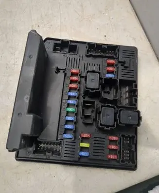 Nissan Qashqai Fuse module 284B7JD02C 8922001222 522753F01