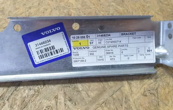 Volvo S60 Fender mounting bracket 31468234