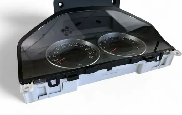Volvo V70 Speedometer (instrument cluster) 31343323AA