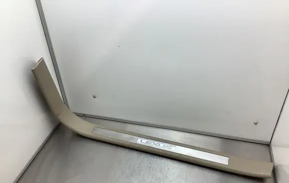 Lexus RX 330 - 350 - 400H Front sill trim cover 6792048020