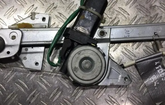 Mazda Xedos 6 Front door window regulator motor 3620161634