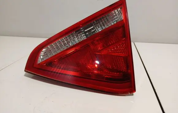 Audi A5 8T 8F Tailgate rear/tail lights 8T0945094