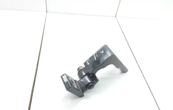 Volkswagen Touareg I Front door upper hinge 7L0831402B ES92