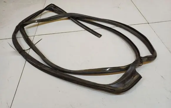 Volvo S60 Engine compartment rubber 