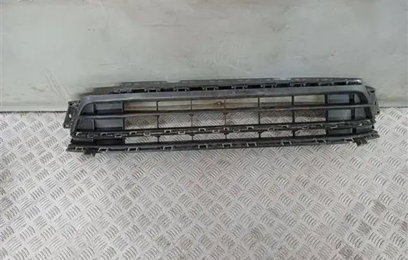 Volkswagen Jetta VI Front bumper lower grill 5C6853677Q 16202