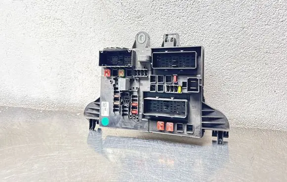 Opel Insignia A Fuse module 13277322 14502001209