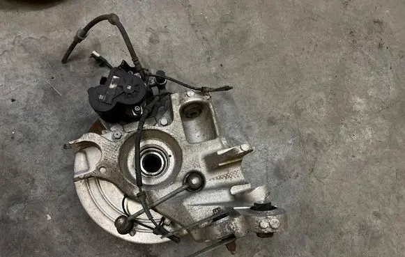 Land Rover Evoque II Rear wheel hub spindle/knuckle