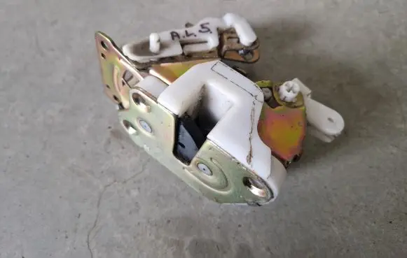 Mitsubishi Pajero Sport I Rear door lock