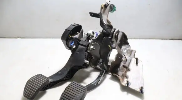 Peugeot 5008 Pedal assembly 