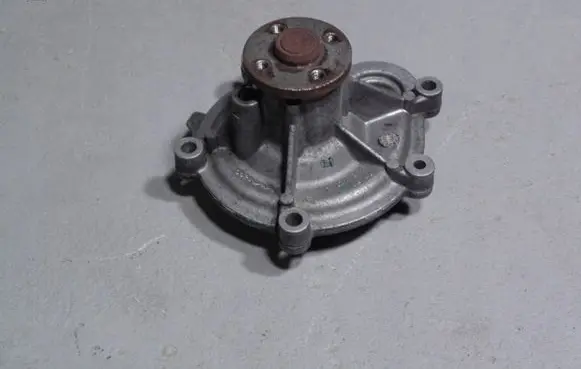 Mercedes-Benz E W211 Water pump A2712010201