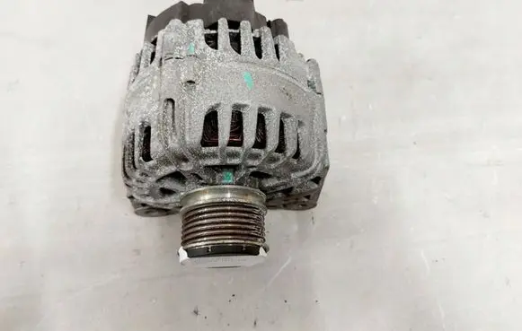Renault Captur Generator/alternator TG12C124
