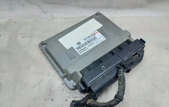 Volkswagen Fox Engine control unit/module 03D906033H 5WP4030902